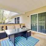 Spacious Tobyhanna Home With Pool Table And Fire Pit!