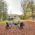 Spacious Tobyhanna Home With Pool Table And Fire Pit!