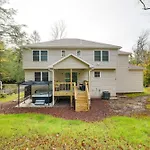 Spacious Tobyhanna Home With Pool Table And Fire Pit!