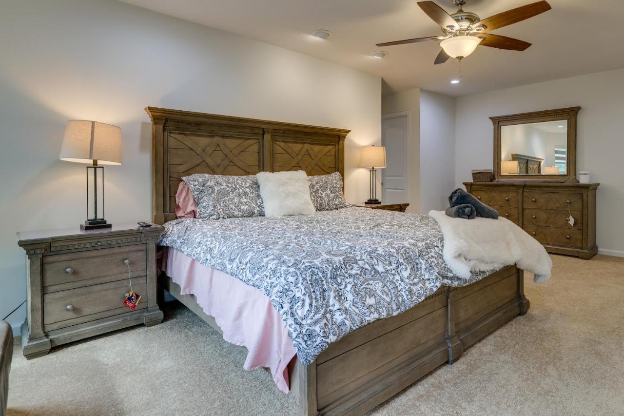 Spacious With Pool Table And Fire Pit!