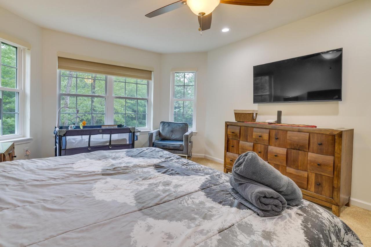 Spacious With Pool Table And Fire Pit!