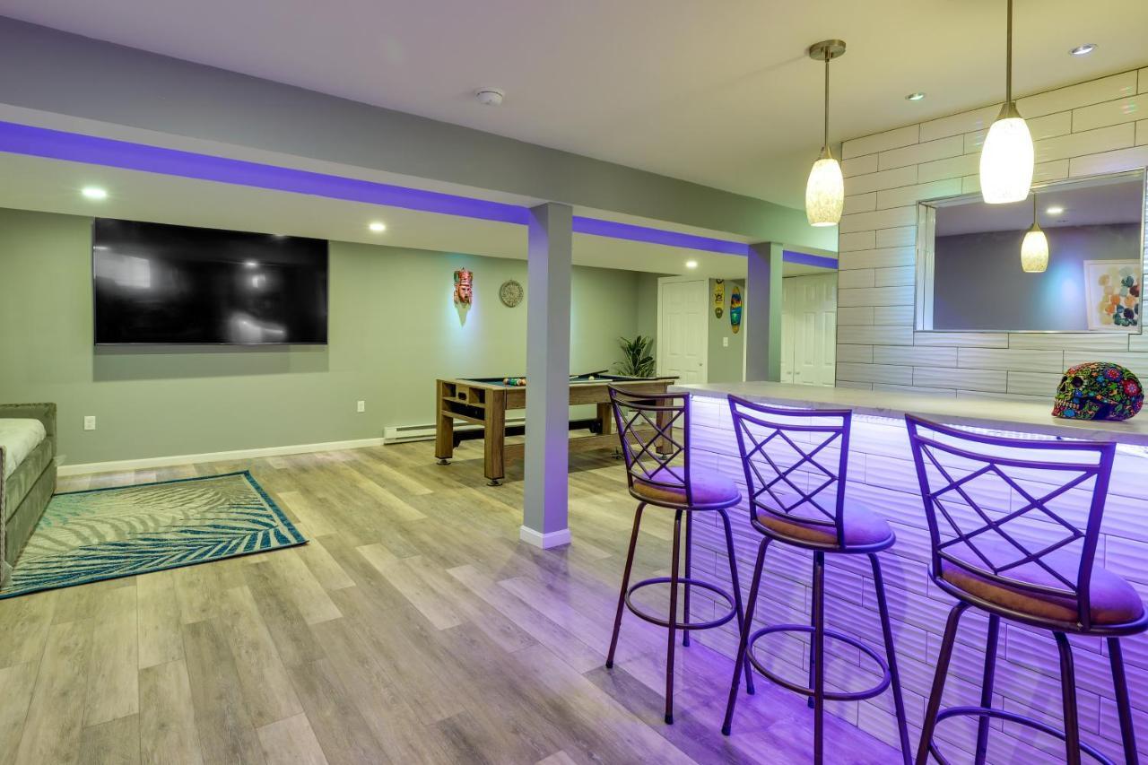 Holiday home Spacious With Pool Table And Fire Pit!