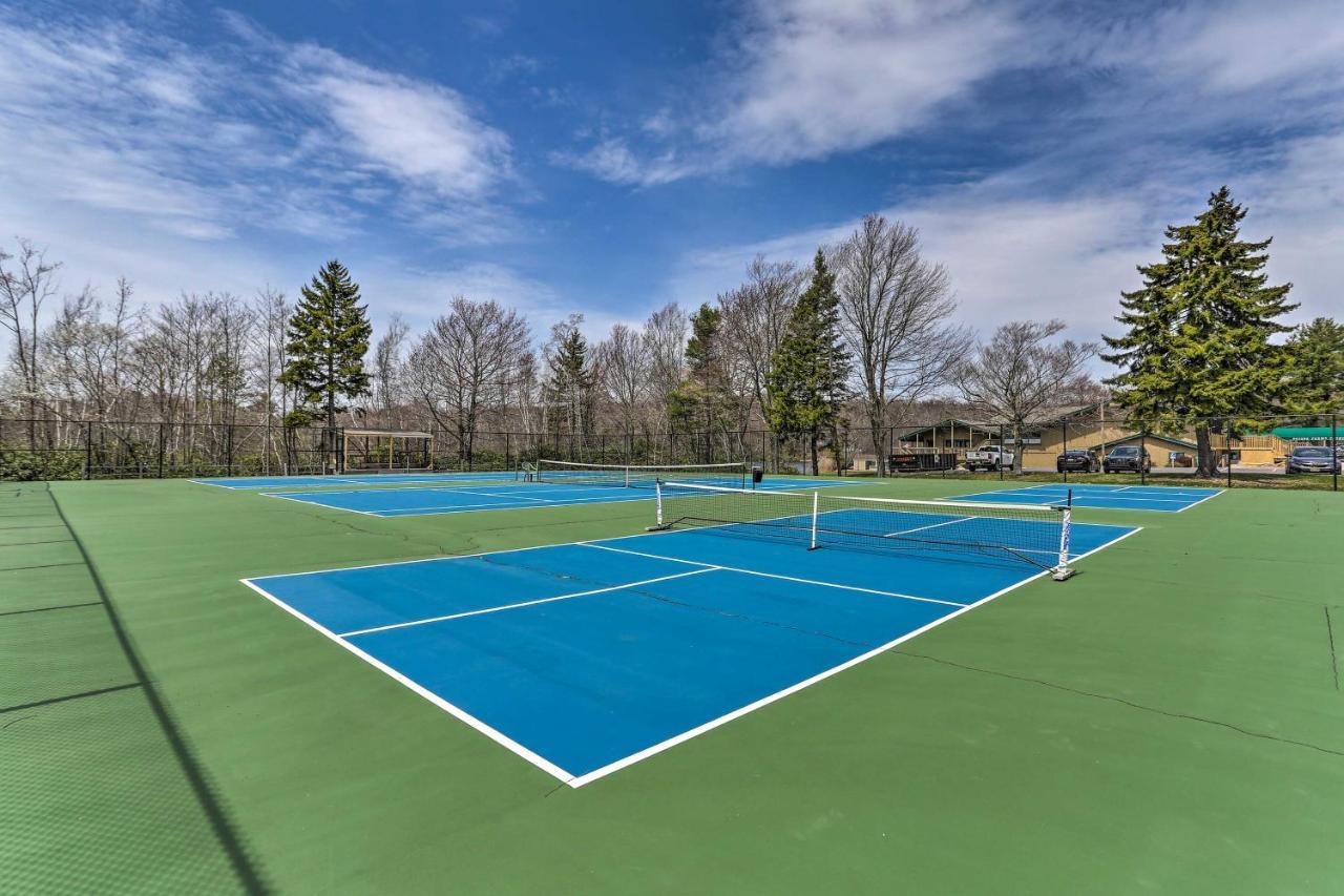 Holiday home Spacious With Pool Table And Fire Pit! Tobyhanna