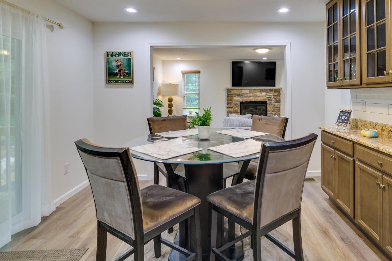 Spacious With Pool Table And Fire Pit! Holiday home Tobyhanna