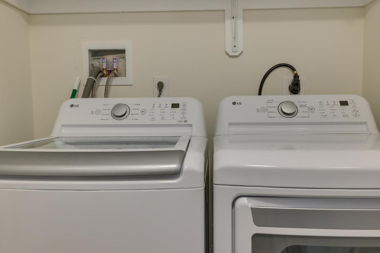 Spacious With Pool Table And Fire Pit! Holiday home Tobyhanna